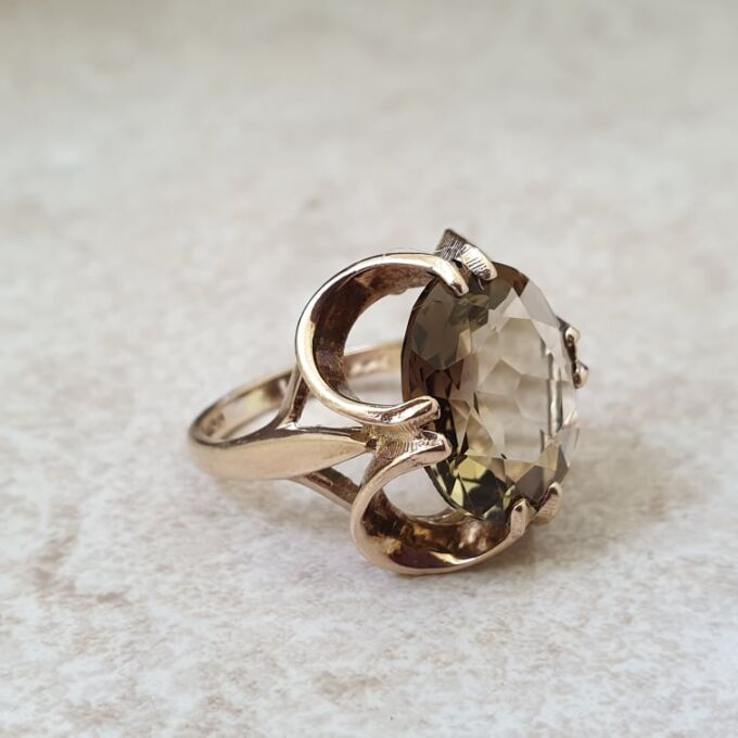 Bold Quartz Buttercup Ring in 9ct Gold