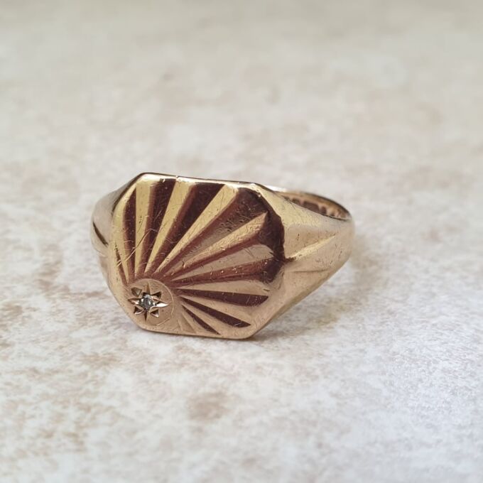 Sunray Signet Ring in 9ct Gold