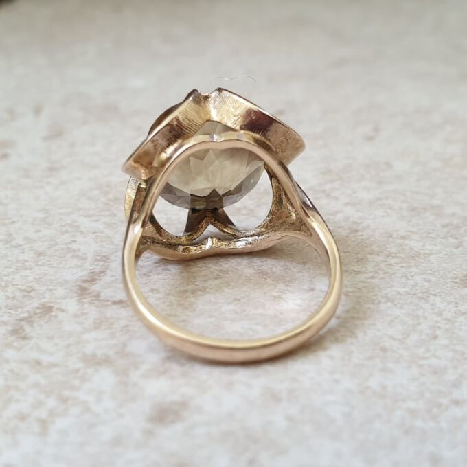 Bold Quartz Buttercup Ring in 9ct Gold