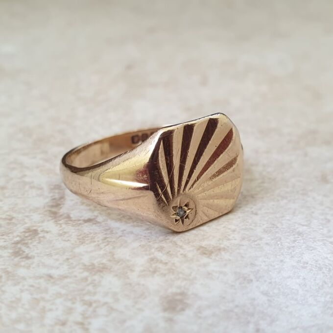 Sunray Signet Ring in 9ct Gold