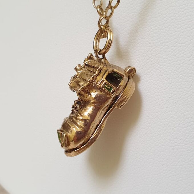 Old Mother Hubbard Shoe Pendant in 9ct Gold