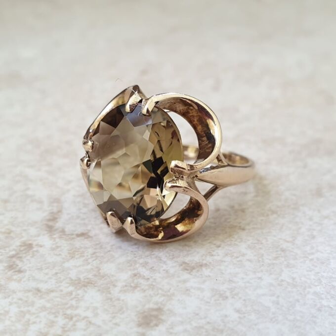 Bold Quartz Buttercup Ring in 9ct Gold