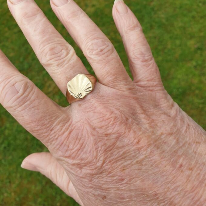 Sunray Signet Ring in 9ct Gold