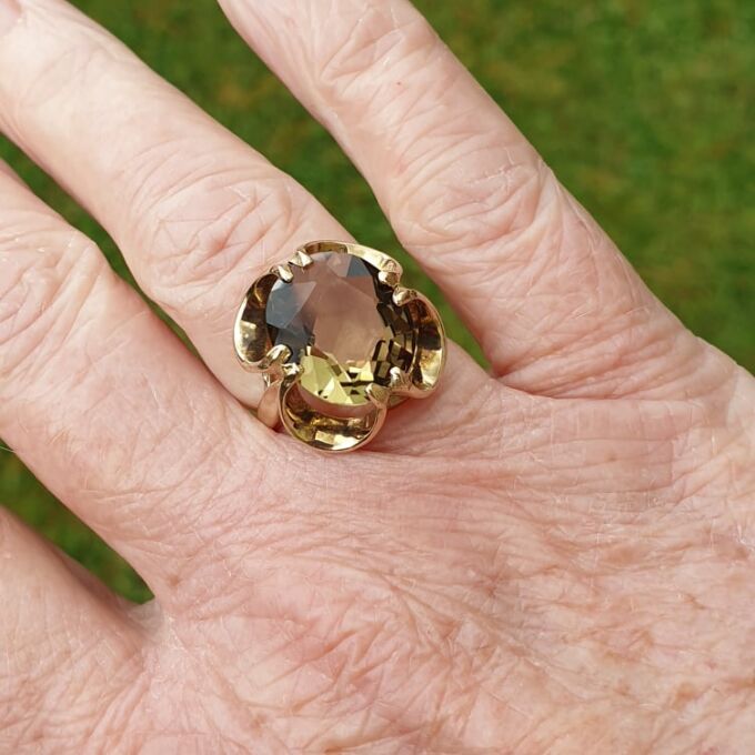Bold Quartz Buttercup Ring in 9ct Gold