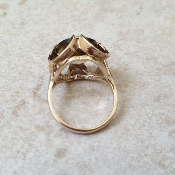Bold Quartz Buttercup Ring in 9ct Gold