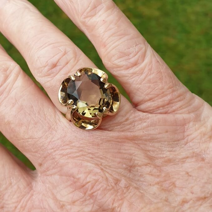 Bold Quartz Buttercup Ring in 9ct Gold