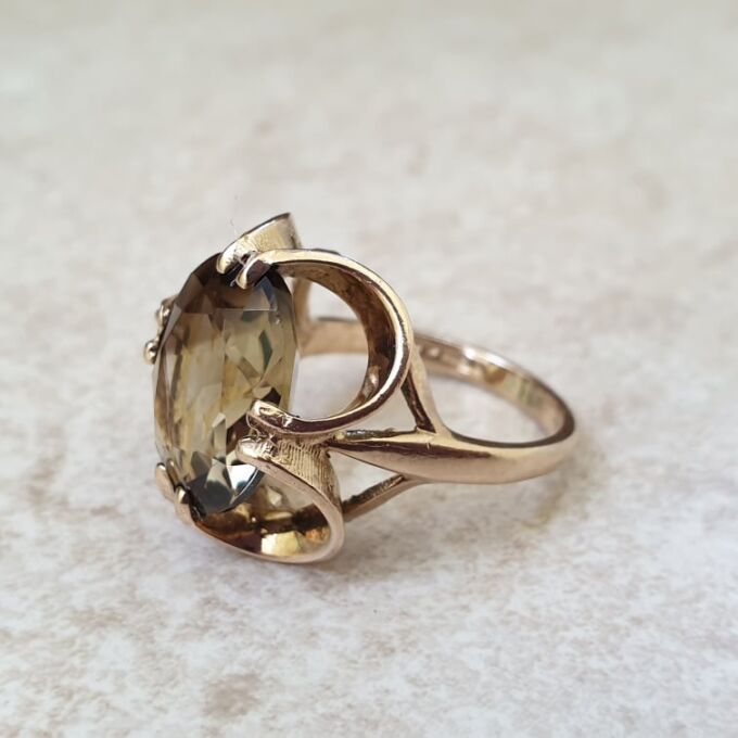 Bold Quartz Buttercup Ring in 9ct Gold