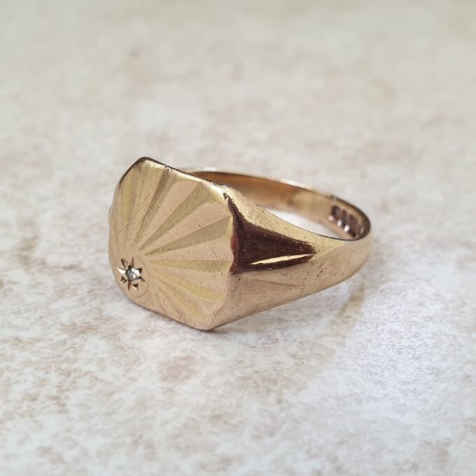 Sunray Signet Ring in 9ct Gold