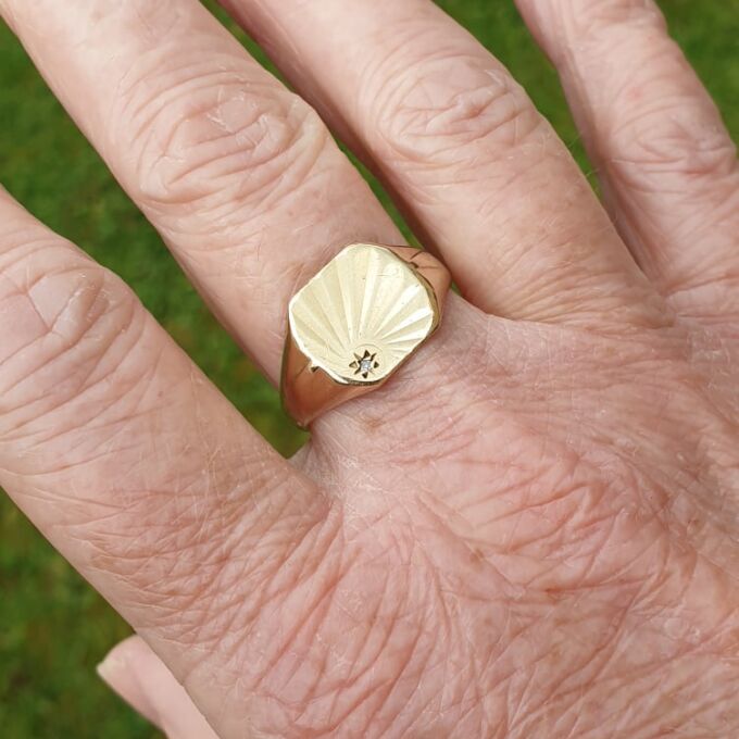 Sunray Signet Ring in 9ct Gold