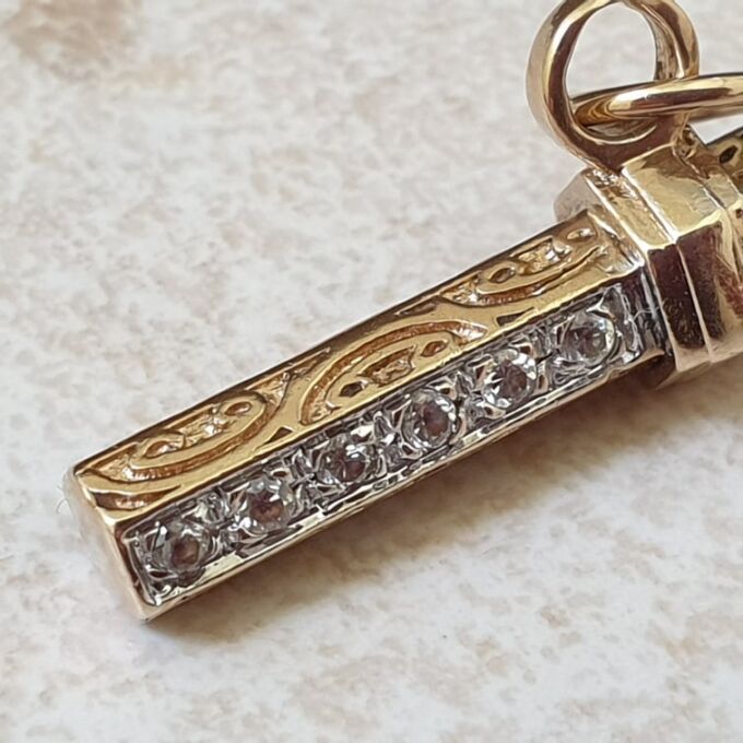 Ornate Albert or T Bar in 9ct Gold