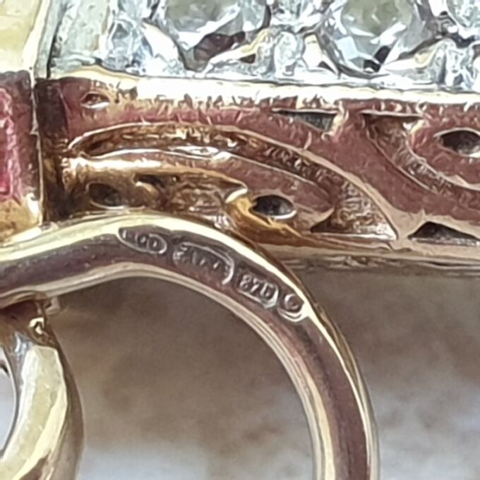 Ornate Albert or T Bar in 9ct Gold