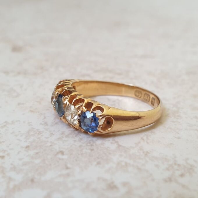 Antique Sapphire & Diamond Ring in 18ct Gold