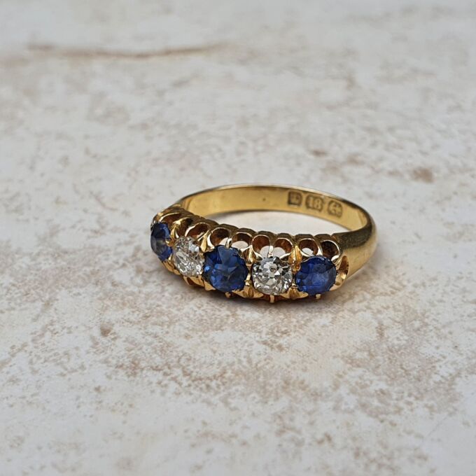 Antique Sapphire & Diamond Ring in 18ct Gold