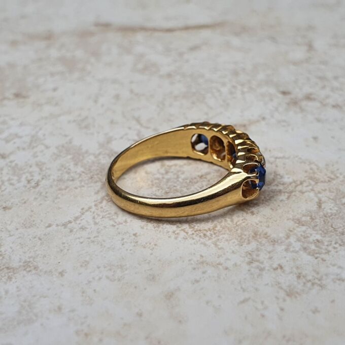 Antique Sapphire & Diamond Ring in 18ct Gold