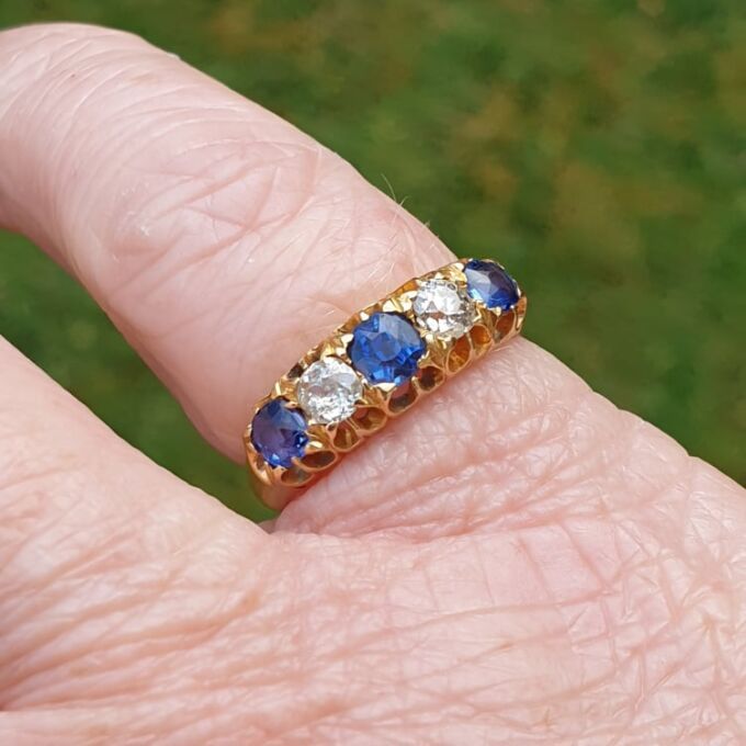 Antique Sapphire & Diamond Ring in 18ct Gold