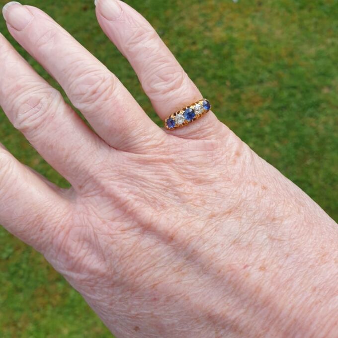 Antique Sapphire & Diamond Ring in 18ct Gold