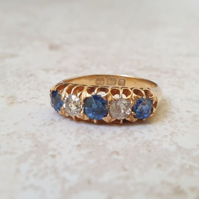 Antique Sapphire & Diamond Ring in 18ct Gold
