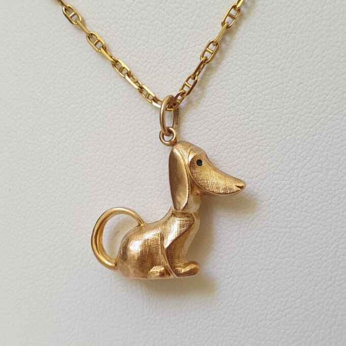 Sitting Hound Dog Pendant in 9ct Gold - Gems Afire - Vintage Jewellery UK