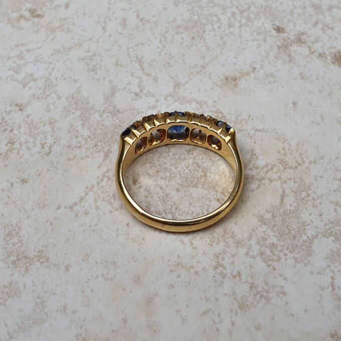 Antique Sapphire & Diamond Ring in 18ct Gold