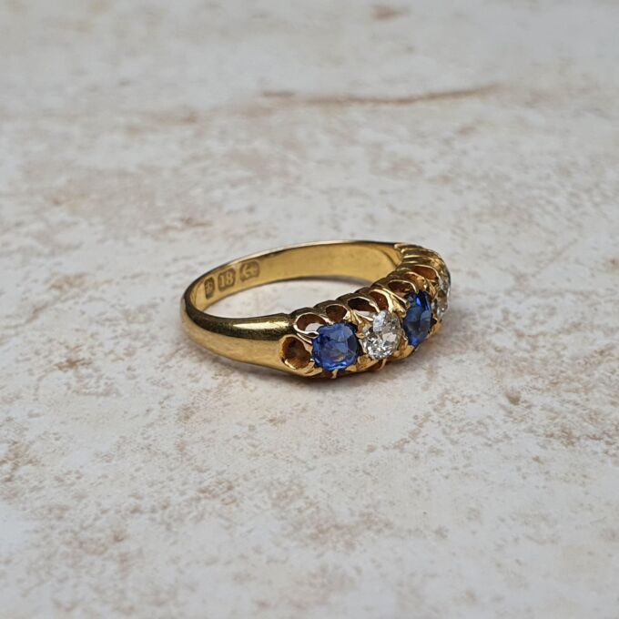 Antique Sapphire & Diamond Ring in 18ct Gold