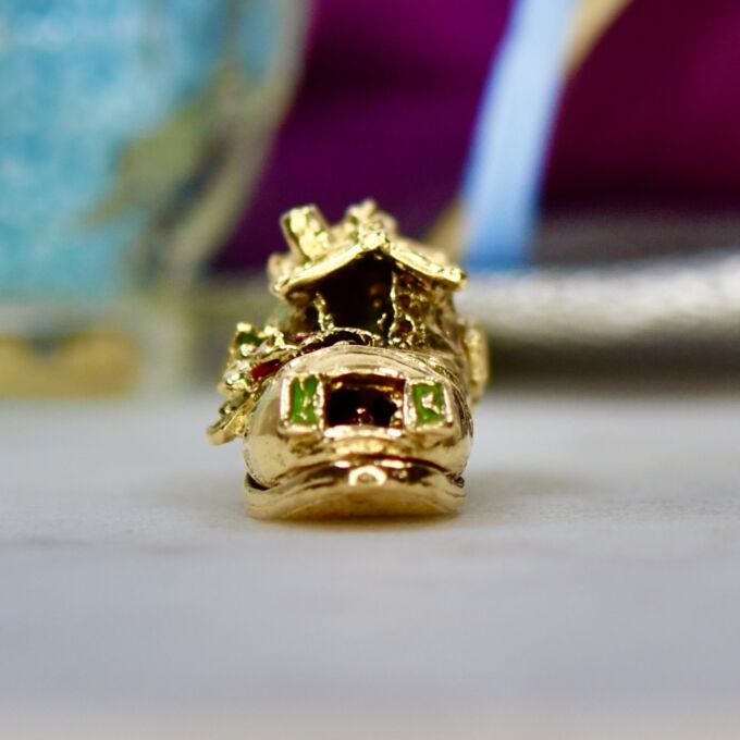 Old Mother Hubbard Shoe Pendant in 9ct Gold