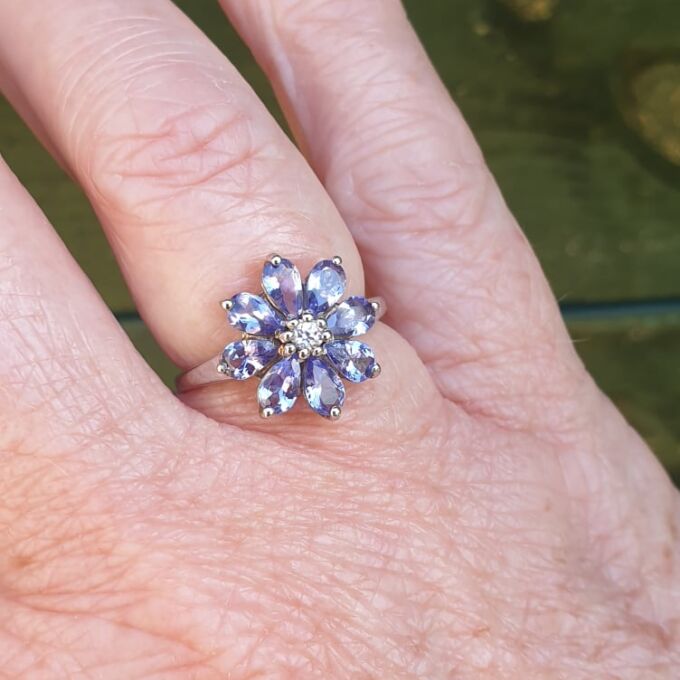 Reserved – Tanzanite Flower Cluster Ring in 9ct Gold