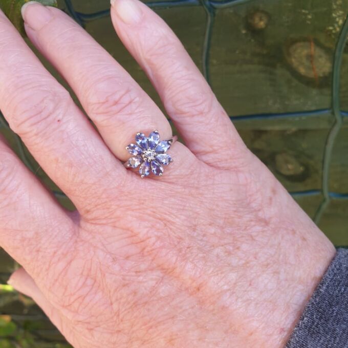 Reserved – Tanzanite Flower Cluster Ring in 9ct Gold