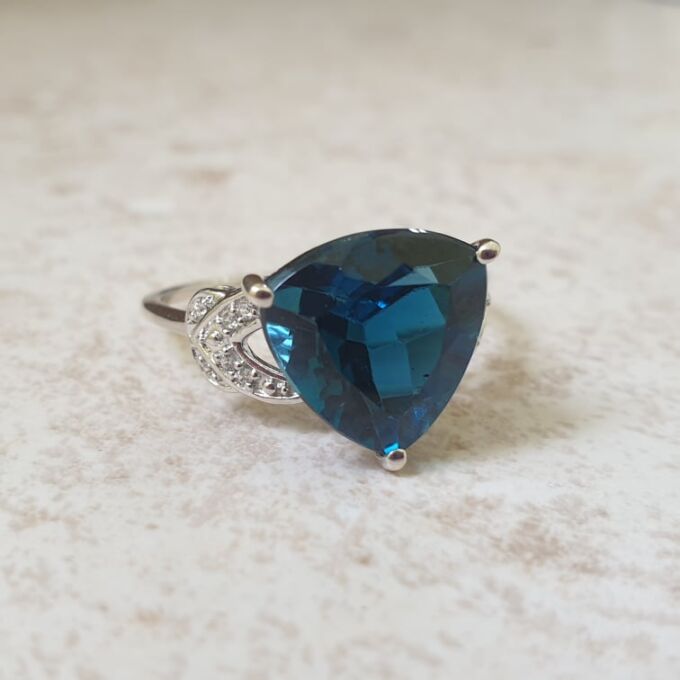 London Blue Topaz Ring in 9ct White Gold