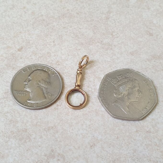 Mini Magnifying Glass Charm Pendant in 9ct Gold
