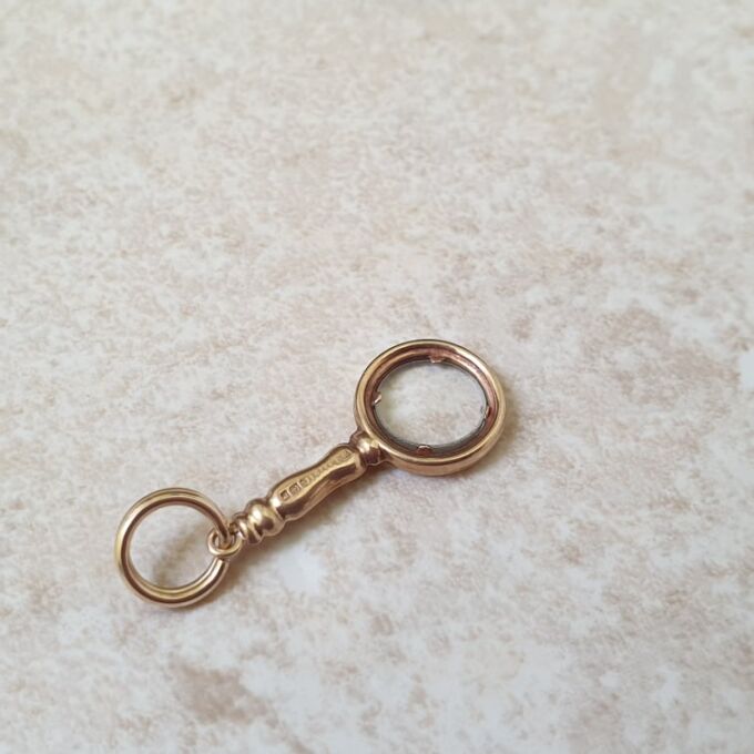 Mini Magnifying Glass Charm Pendant in 9ct Gold