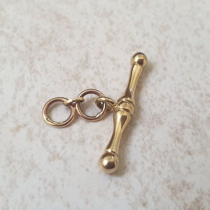 T Bar Charm Pendant in 9ct Gold