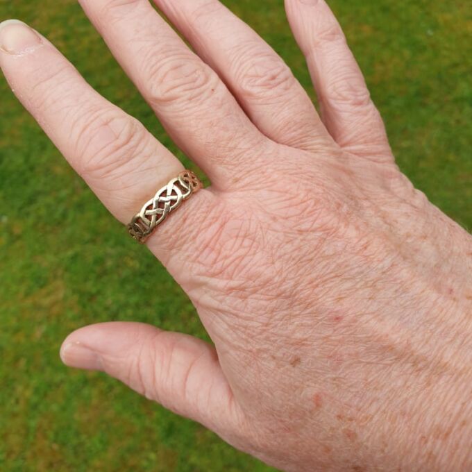 Celtic Knot Band Ring in 9ct Gold