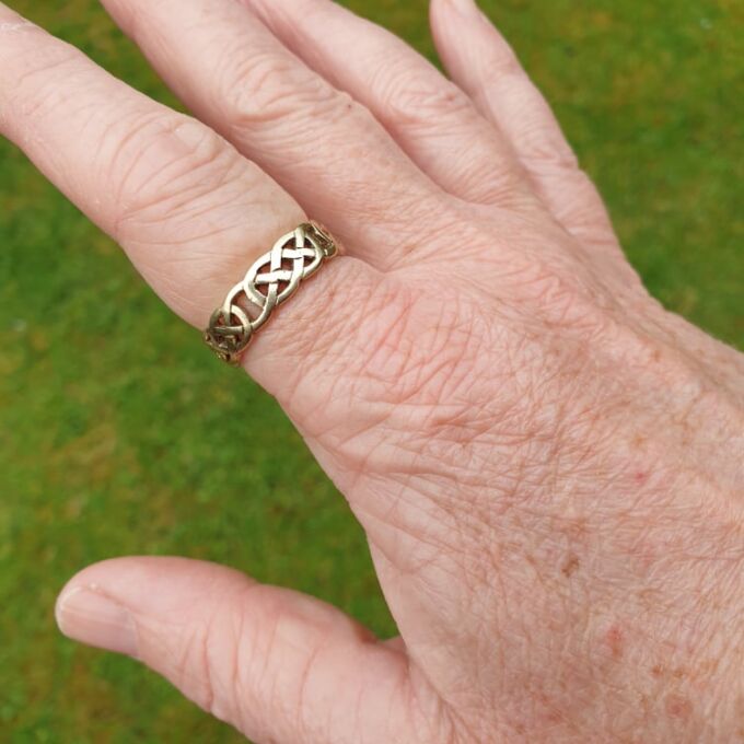 Celtic Knot Band Ring in 9ct Gold