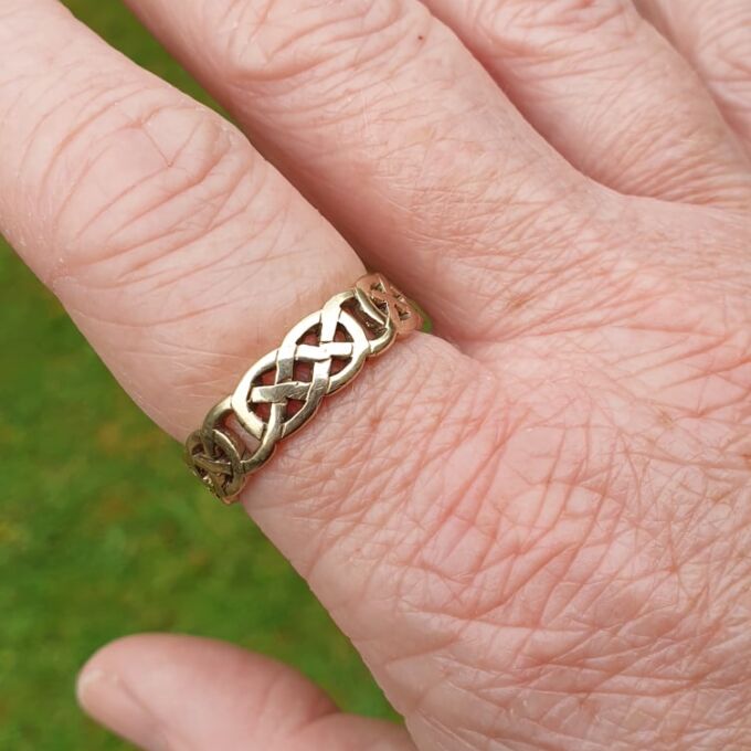 Celtic Knot Band Ring in 9ct Gold