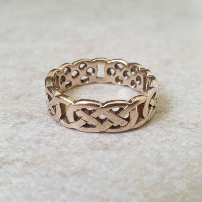 Celtic Knot Band Ring in 9ct Gold