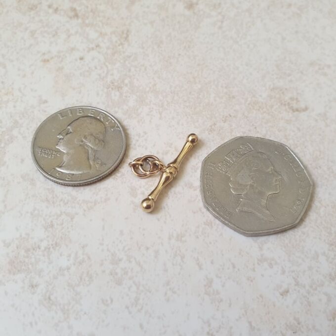 T Bar Charm Pendant in 9ct Gold