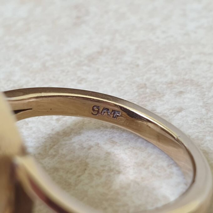 Hardstone Cameo Ring in 9ct Gold