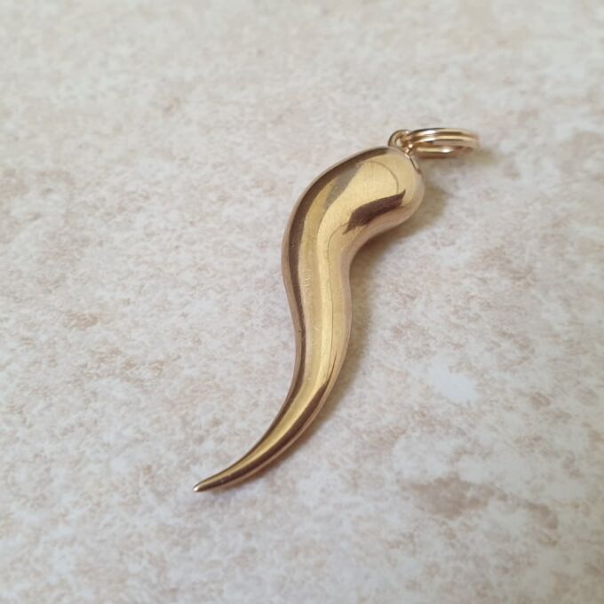 Large Cornicello Horn in 9ct Gold