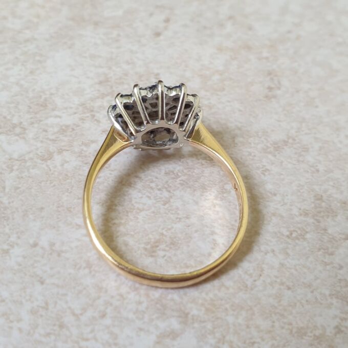 Striking Sapphire and Diamond Ring in 18ct Gold