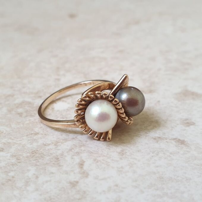 Pearl Toi et Moi Ring in 9ct Gold