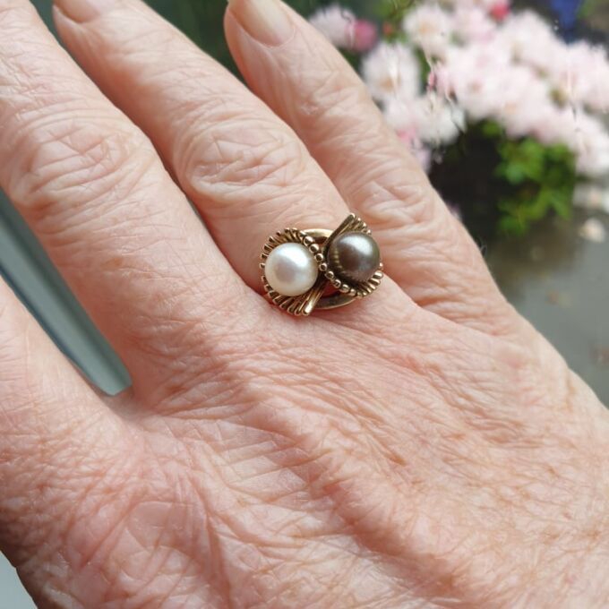 Pearl Toi et Moi Ring in 9ct Gold