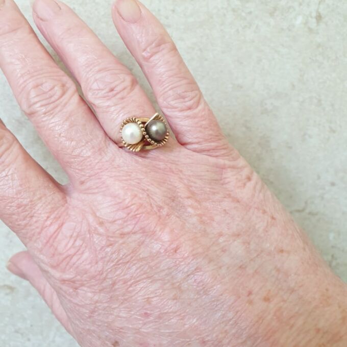 Pearl Toi et Moi Ring in 9ct Gold