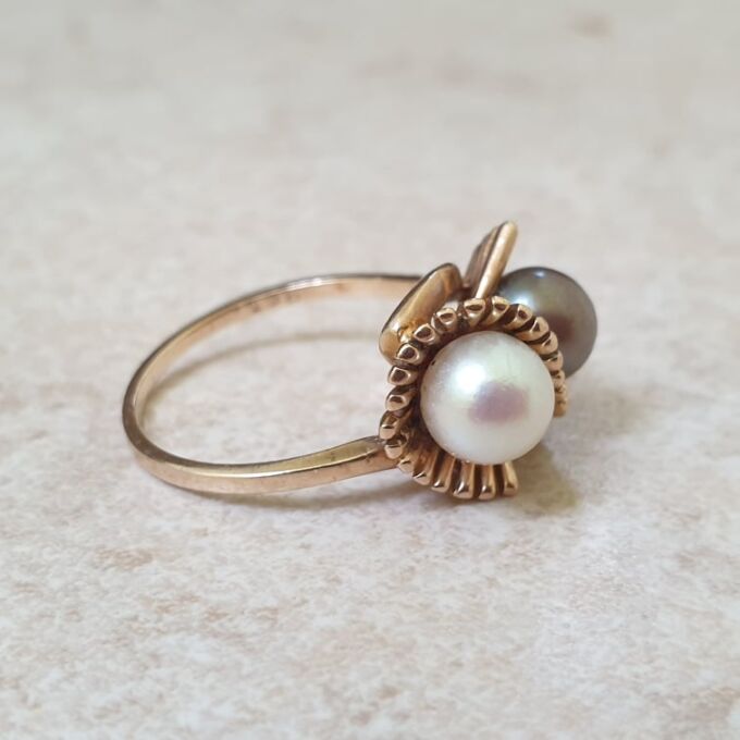 Pearl Toi et Moi Ring in 9ct Gold