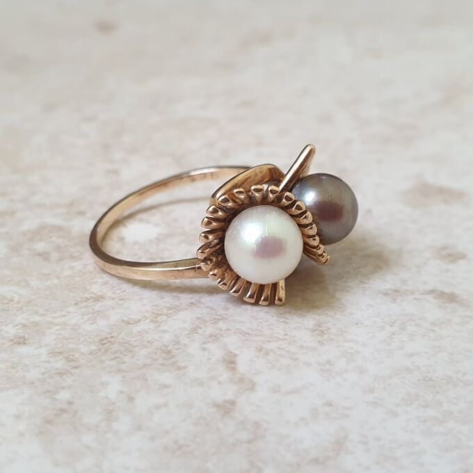 Pearl Toi et Moi Ring in 9ct Gold
