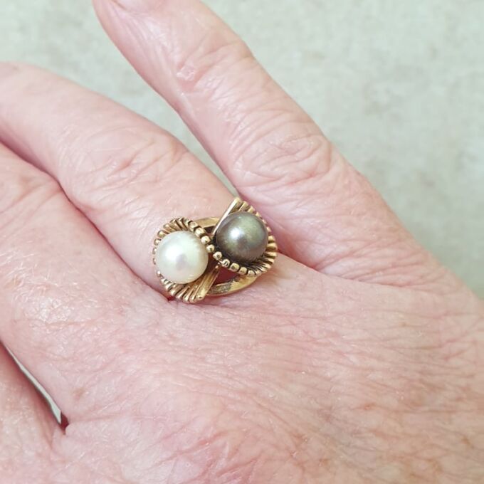 Pearl Toi et Moi Ring in 9ct Gold