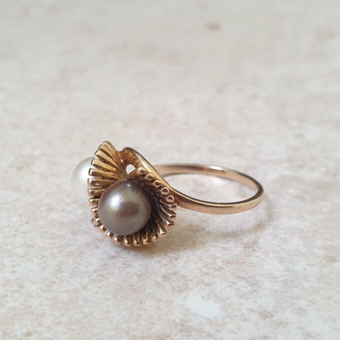 Pearl Toi et Moi Ring in 9ct Gold