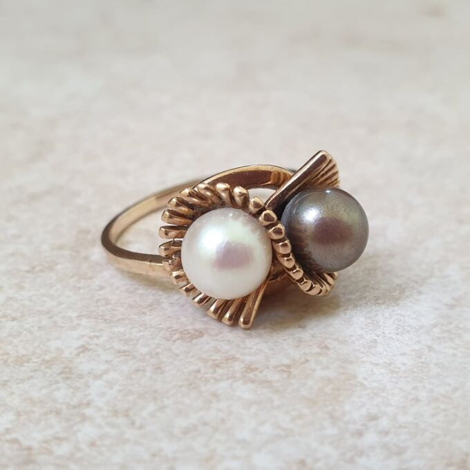 Pearl Toi et Moi Ring in 9ct Gold