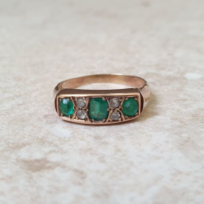 Antique Green and White Ring in 9ct Gold