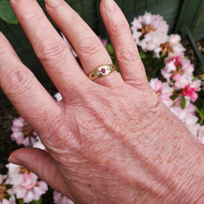 Antique Ruby Ring in 18ct Gold