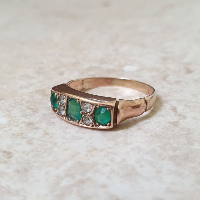 Antique Green and White Ring in 9ct Gold